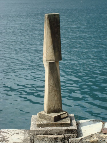 Statue at Lake Como